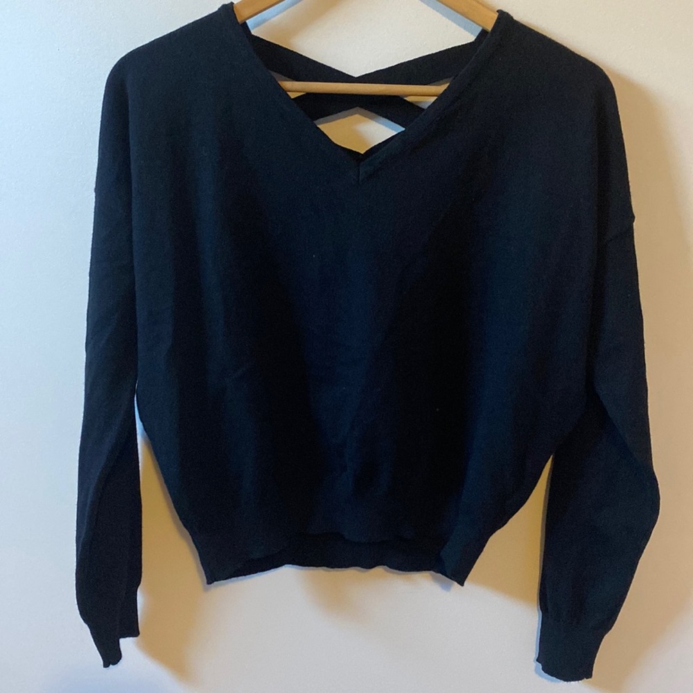 Active USA V-neck sweater